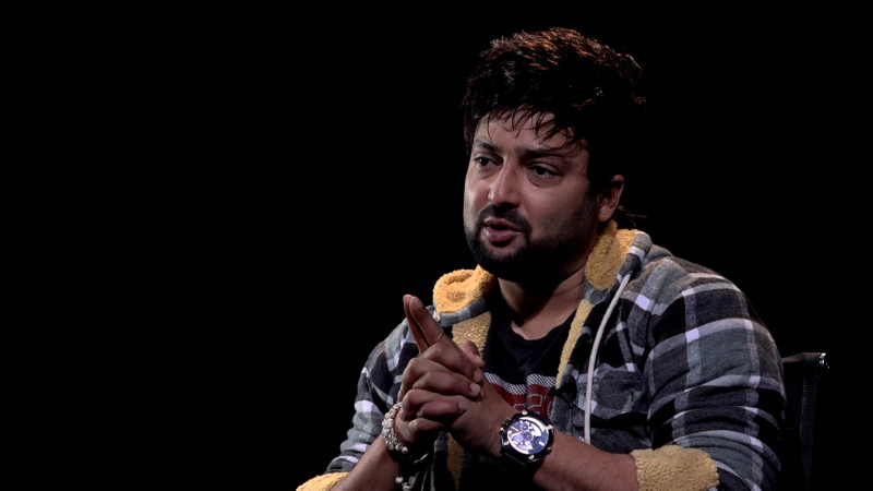 समाचारमा पनि नाच्ने आर्यन सिग्देल कसरी अभिनेता बने ? (भिडियो)